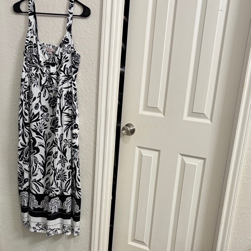 Knox Rose Black and White Floral Maxi Dress